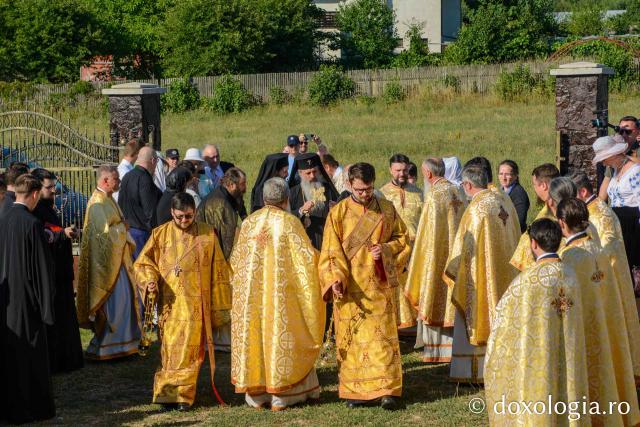 Pictura bisericii „Sfinții Apostoli Petru și Pavel” din cartierul botoșanean ANL Cișmea a fost sfințită