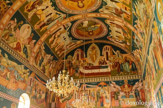 Pictura bisericii „Sfinții Apostoli Petru și Pavel” din cartierul botoșanean ANL Cișmea a fost sfințită