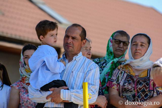 Pictura bisericii „Sfinții Apostoli Petru și Pavel” din cartierul botoșanean ANL Cișmea a fost sfințită