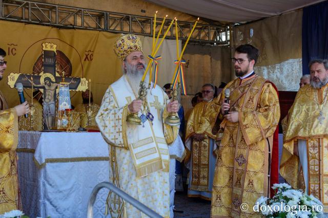 Pictura bisericii „Sfinții Apostoli Petru și Pavel” din cartierul botoșanean ANL Cișmea a fost sfințită