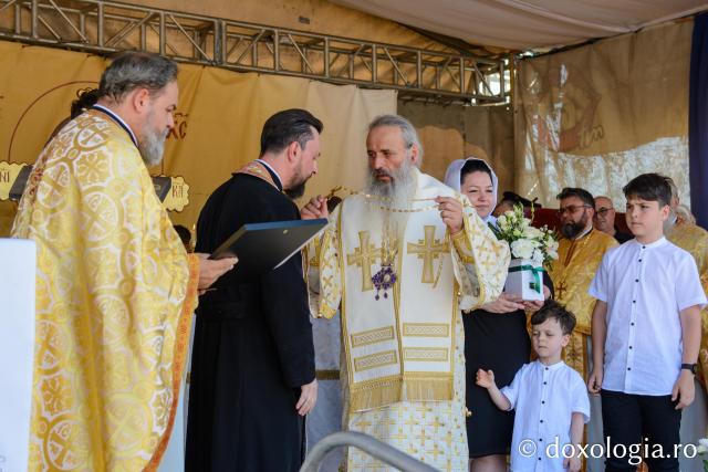 Pictura bisericii „Sfinții Apostoli Petru și Pavel” din cartierul botoșanean ANL Cișmea a fost sfințită