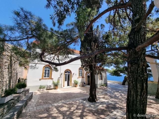 Pași de pelerin la Biserica „Sfântul Macarie Notara” din Vrontados – Insula Chios, Grecia