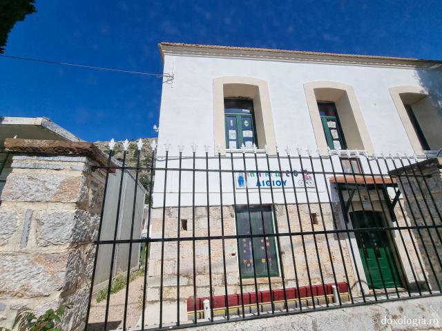 Școala din Lithi, Chios unde a predat Sfântul Ierarh Nectarie