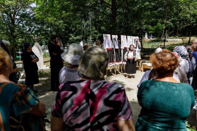 Expoziție icoane și costume populare Șcheia