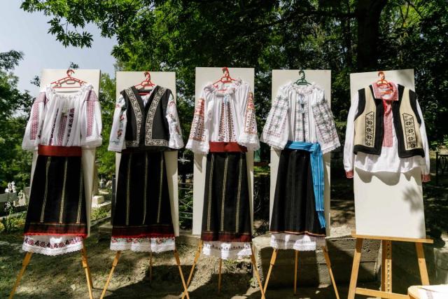 Expoziție icoane și costume populare Șcheia