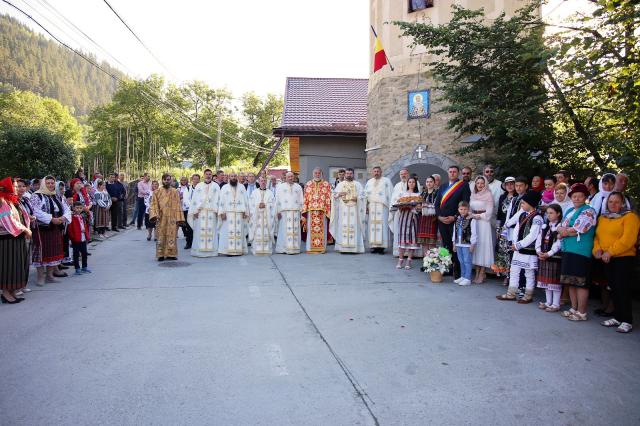 Trei personalități nemțene au fost evocate la Farcașa: IPS Teofan, prezent la dezvelirea busturilor părintelui Petroniu Tănase, scriitorului Ion Creangă și generalului Gheorghe Manoliu