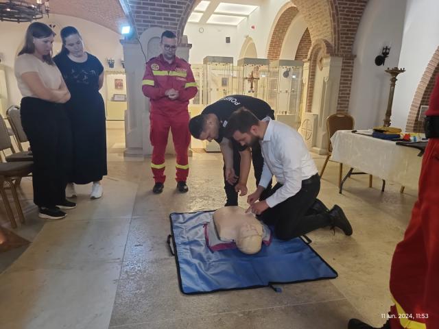 Pompierii ieșeni, în mijlocul angajaților Centrului Eparhial Iași