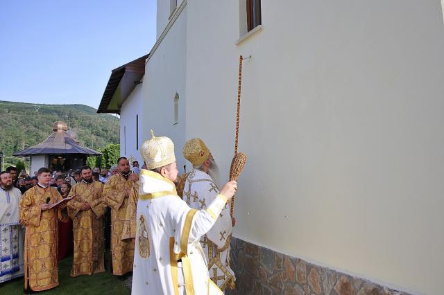 Biserica „Buna Vestire” din Piatra Neamț, resfințită de doi ierarhi. Sfântul lăcaș, monument istoric de la 1790