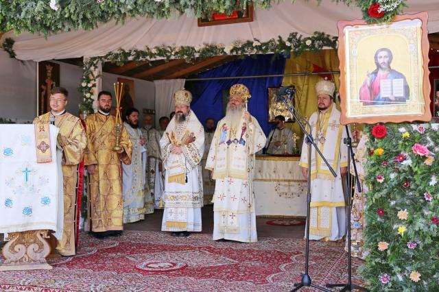 sfințire Biserica Mănăstirea Bisericani, IPS Teofan, PS Veniamin, PS Macarie,