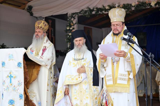sfințire Biserica Mănăstirea Bisericani, PS Veniamin, IPS Teofan,