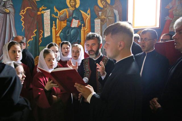sfințire Biserica Mănăstirea Bisericani, Corul Evanghelismos