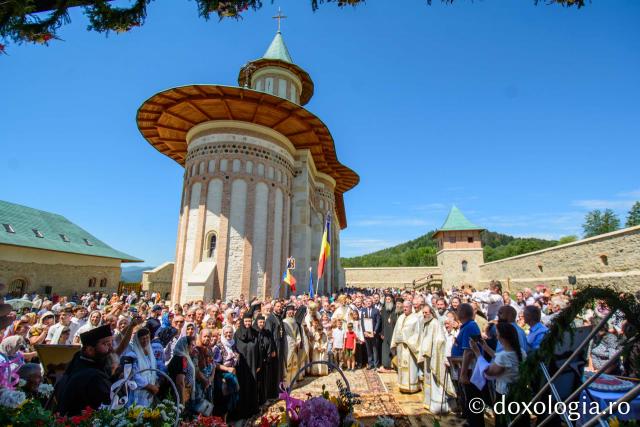 Locul de nevoință al Sfântului Chiriac de la Tazlău, resfințit de doi ierarhi