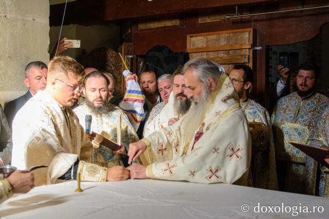 Locul de nevoință al Sfântului Chiriac de la Tazlău, resfințit de doi ierarhi