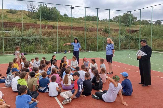 Copiii din taberele de vară ale Arhiepiscopiei Iașilor au participat la un curs despre siguranță