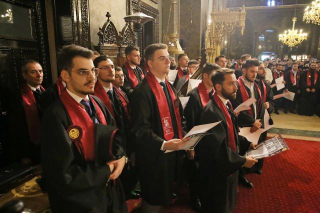 (Video) O nouă promoție a Facultății de Teologie Ortodoxă „Dumitru Stăniloae” din Iași