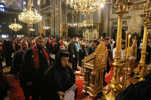 Absolvenții Facultății de Teologie Ortodoxă din Iași au depus jurământul de credință
