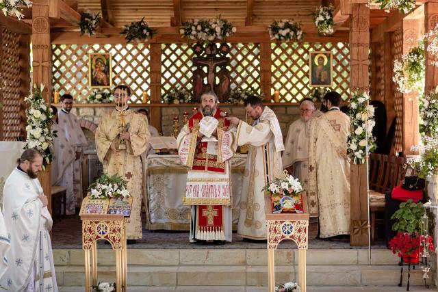 Hirotonie întru preot și hram la Mănăstirea Bucium