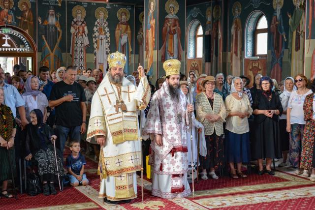 Hram la Biserica „Sfântul Voievod Ștefan cel Mare” din Iași | Slujbă arhierească și concert de muzică psaltică