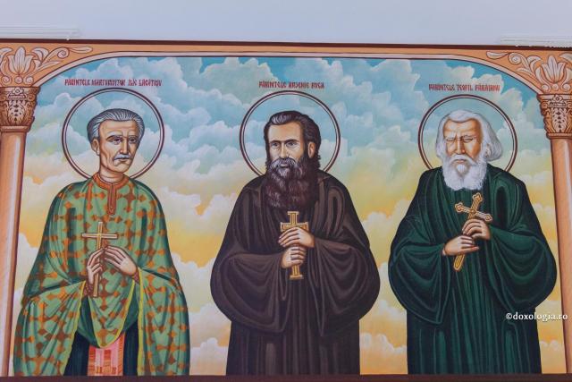Părintele Arsenie Boca, Părintele Teofil Pârâian și Părintele Ilie Lăcătușu pictați pictați în biserica din Horodiștea