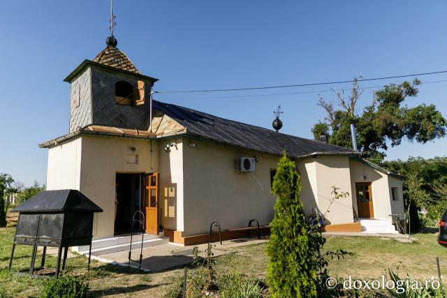 Sfințire de casă parohială la parohia Podolenii de Jos