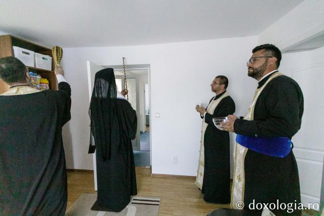Sfințire de casă parohială la parohia Podolenii de Jos