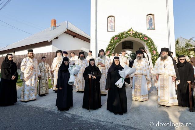 Resfințire de biserică și hram, la Mănăstirea Văratec