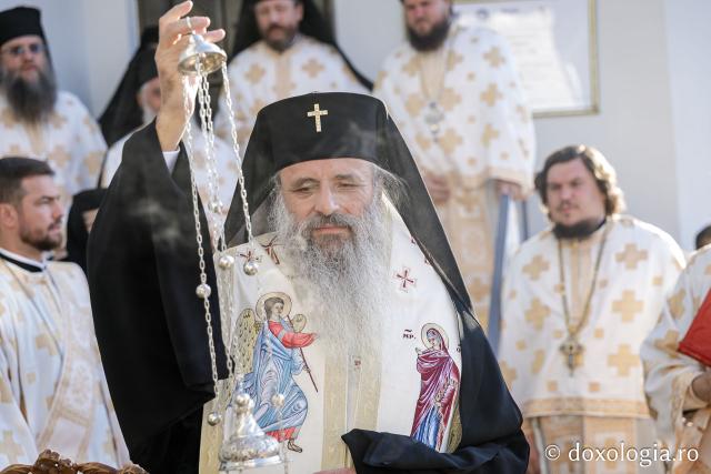 Resfințire de biserică și hram, la Mănăstirea Văratec