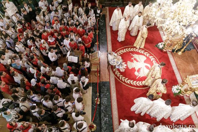 (Foto) Sfânta Liturghie la Catedrala Mitropolitană în încheierea celei de-a patra ediții a Întâlnirii Tinerilor Ortodocși din Moldova