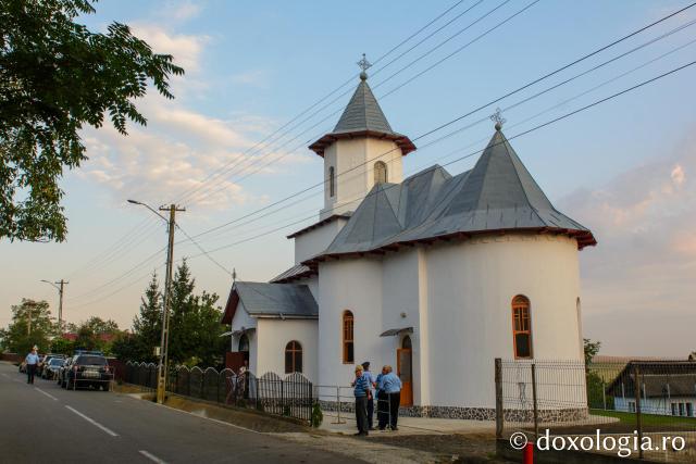 Sfințire de biserică la Mândrești-Movileni