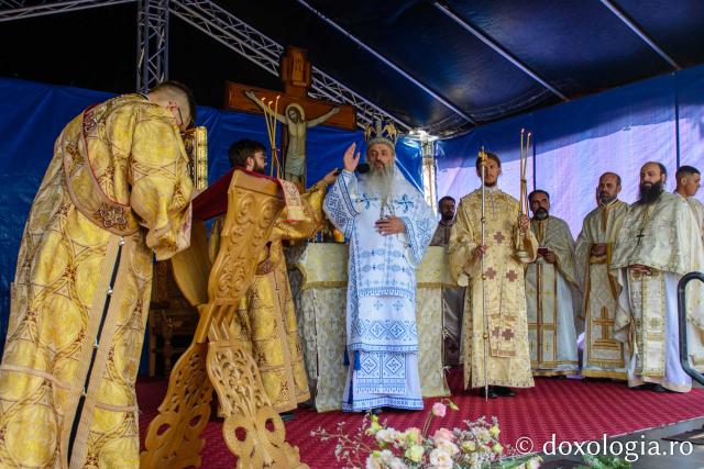 Sfințire de biserică la Mândrești-Movileni