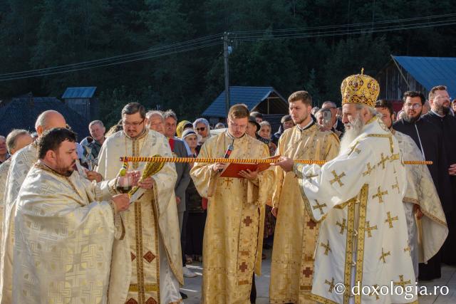 IPS Teofan a sfințit biserica Parohiei Secu – Izvorul Alb