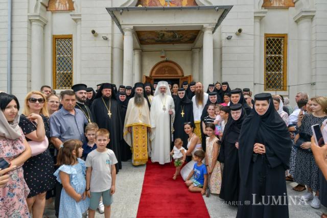Părintele Patriarh Daniel, alături de obștea Mănăstirii Pasărea