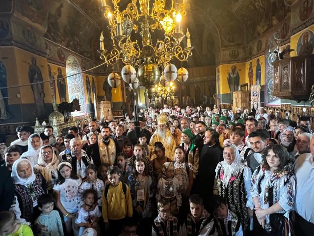 Zile de tabără și slujire arhierească la Parohia Filioara din județul Neamț