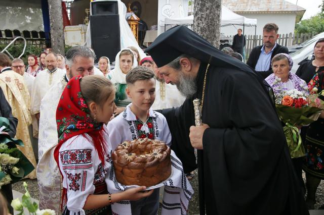 Parohia Străteni din județul Botoșani are, începând de astăzi, o casă socială nouă. Așezământul, binecuvântat de PS Nichifor Botoșăneanul
