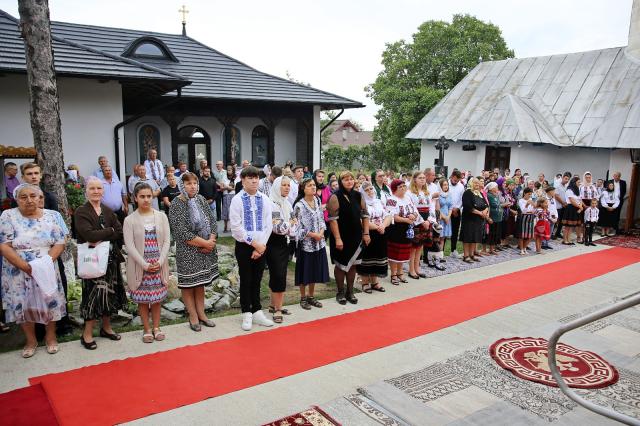 Parohia Străteni din județul Botoșani are, începând de astăzi, o casă socială nouă. Așezământul, binecuvântat de PS Nichifor Botoșăneanul
