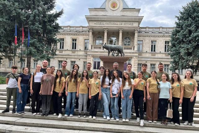 „Tradiții și mesteșuguri străvechi pe cele două maluri ale Prutului”