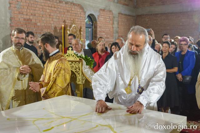 Altarul Bisericii „Sfinții Părinți Ioachim și Ana” din  Moara de Vânt a fost sfințit de Părintele Mitropolit Teofan