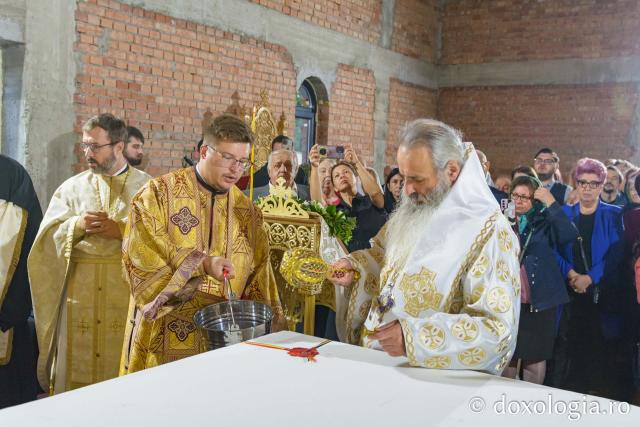 Altarul Bisericii „Sfinții Părinți Ioachim și Ana” din  Moara de Vânt a fost sfințit de Părintele Mitropolit Teofan