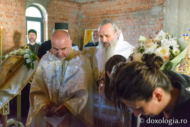 Altarul Bisericii „Sfinții Părinți Ioachim și Ana” din  Moara de Vânt a fost sfințit de Părintele Mitropolit Teofan