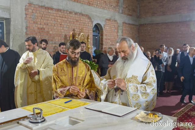 Altarul Bisericii „Sfinții Părinți Ioachim și Ana” din  Moara de Vânt a fost sfințit de Părintele Mitropolit Teofan