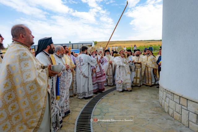 Biserica Mănăstirii Calapodești sfințită de doi ierarhi în prima duminică a noului an bisericesc