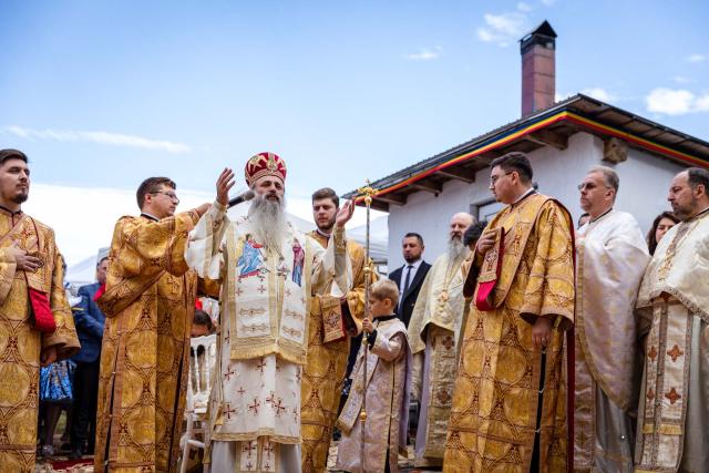 Biserica din satul Arama, care datează din 1836, a primit din veșmânt nou de har