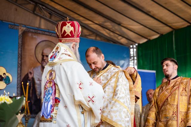 Biserica din satul Arama, care datează din 1836, a primit din veșmânt nou de har