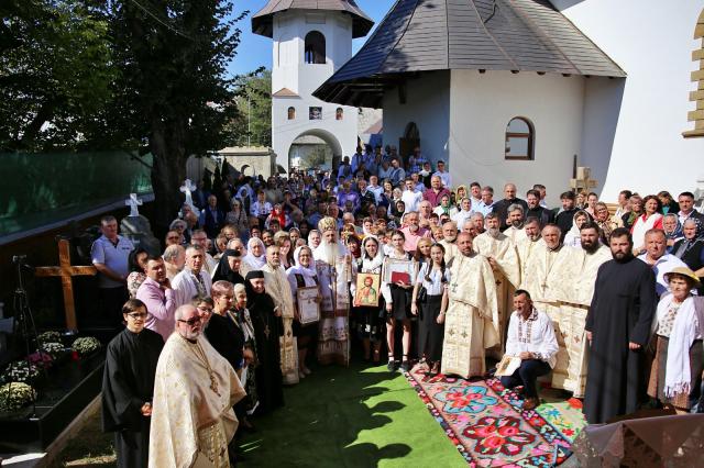 Paraclisul Parohiei Valea Seacă a fost târnosit. IPS Teofan: „Suntem rânduiți de Dumnezeu pentru a fi iconomi în ceea ce privește familia proprie și țara”