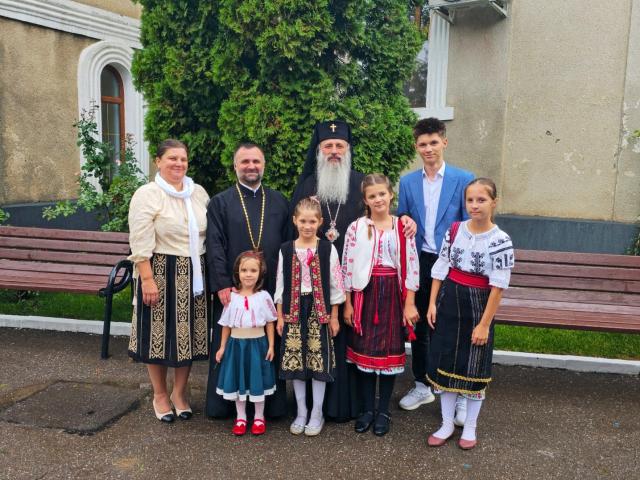 IPS Teofan la Parohia Ziua Crucii Iași