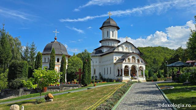 Mănăstirea „Sfinţii Apostoli Petru şi Pavel” – Cârţişoara, Sibiu