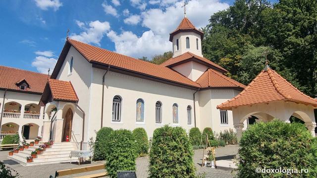Mănăstirea „Sfântul Mare Mucenic Dimitrie” Sighișoara
