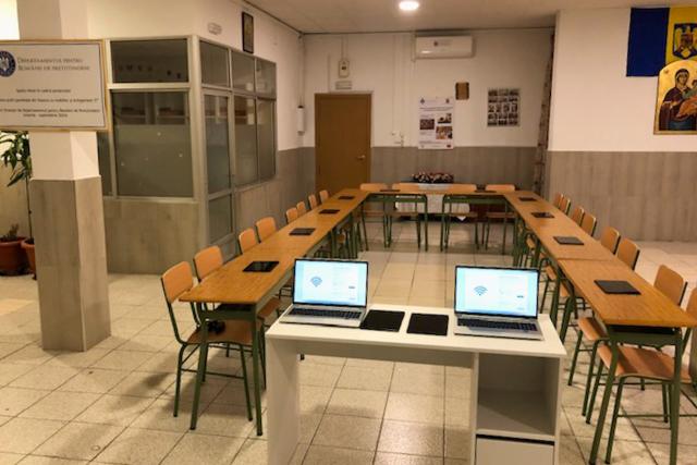 Proiectul „Dotarea școlii parohiale din Huesca cu mobilier și echipament IT”