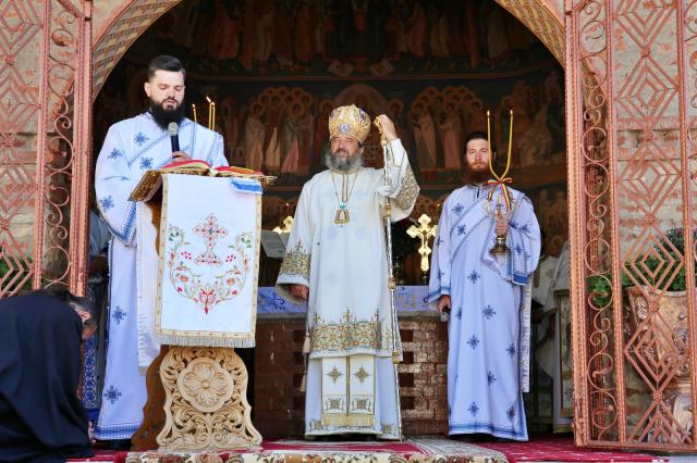 PS Nichifor la Hramul Mănăstirii Hadâmbu