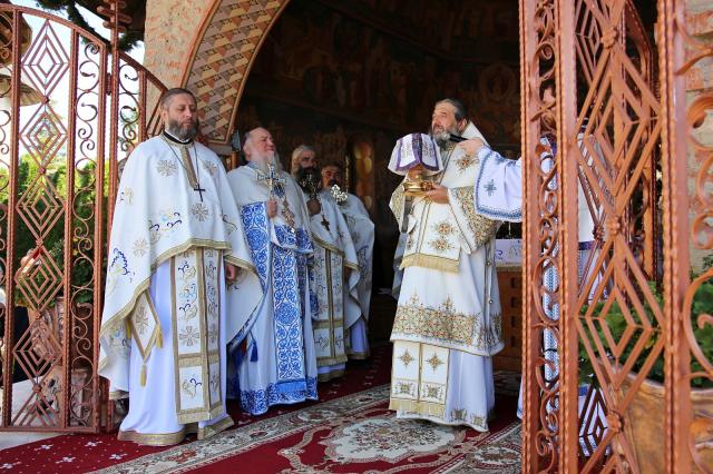 PS Nichifor la Hramul Mănăstirii Hadâmbu